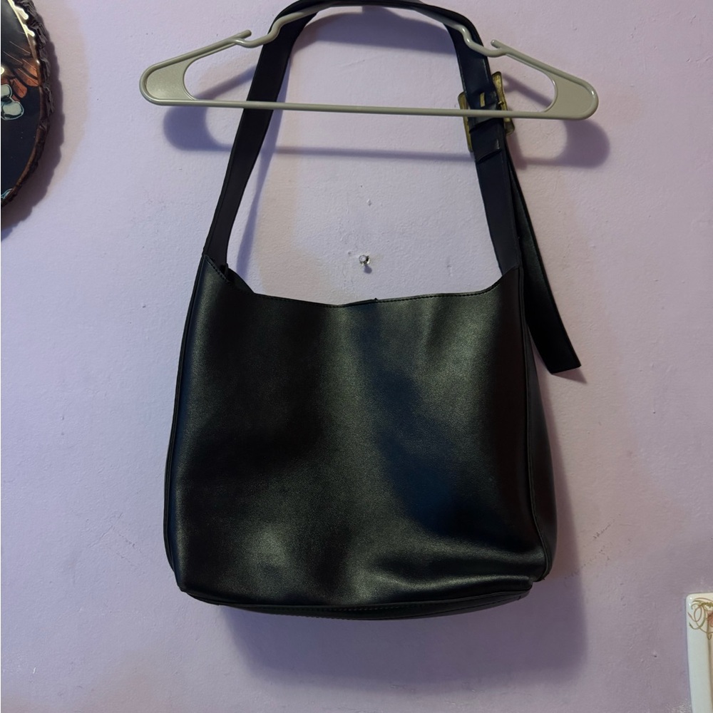 Elegant Black Shoulder Bag with buckle